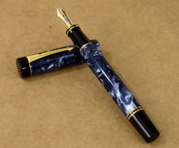 parker duofold centennial blue marbled fountain pen with 14 Karat gold M nib - Image 4