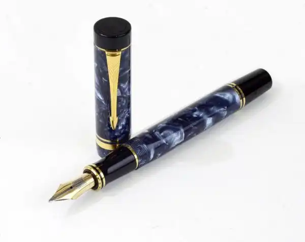 parker duofold centennial blue marbled fountain pen with 14 Karat gold M nib - Image 5