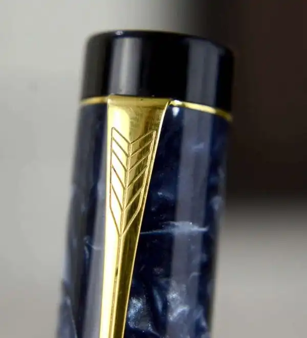 parker duofold centennial blue marbled fountain pen with 14 Karat gold M nib - Image 8