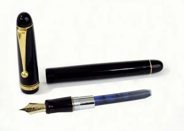 Vintage Pilot Custom 74 black barrel fountain pen -  14K 585 solid gold M nib - Image 3