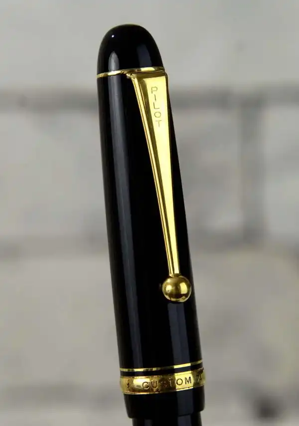 Vintage Pilot Custom 74 black barrel fountain pen -  14K 585 solid gold M nib - Image 8