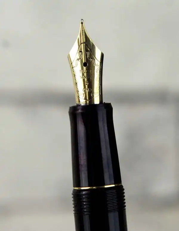 Vintage Pilot Custom 74 black barrel fountain pen -  14K 585 solid gold M nib - Image 9