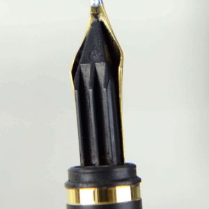 vintage-montblanc-noblesse-oblique-fountain-pen-18Karat-solid-gold-B-nib