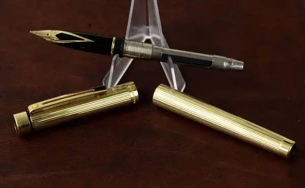 Vintage sheaffer targa 1005 fountain pen  with 14K solid gold Broad nib - Image 4