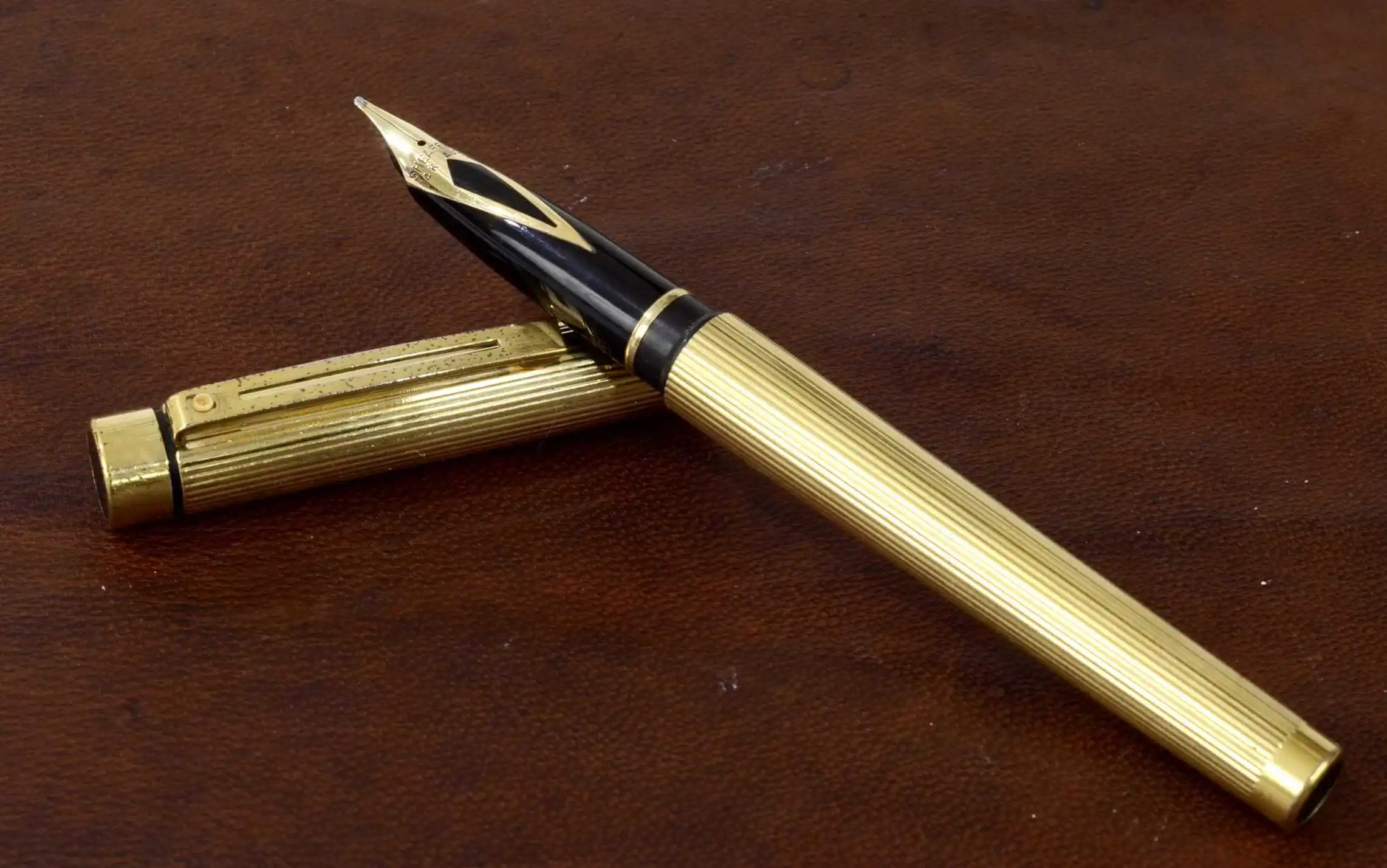 Vintage sheaffer targa 1005 fountain pen  with 14K solid gold Broad nib - Image 3