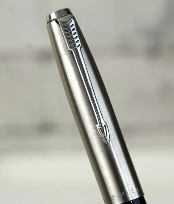 Vintage parker 21 fountain pen with steel medium nib - USA - Image 6