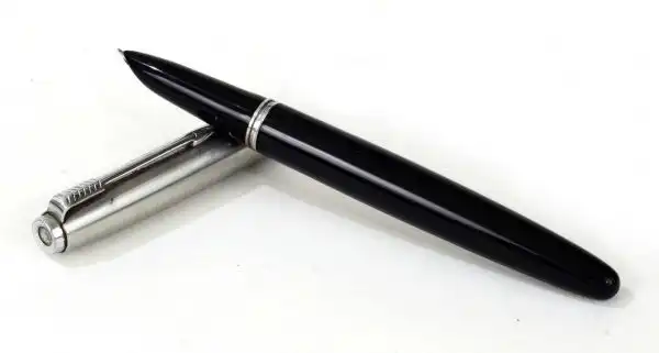 Vintage parker 21 fountain pen with steel medium nib - USA - Image 3