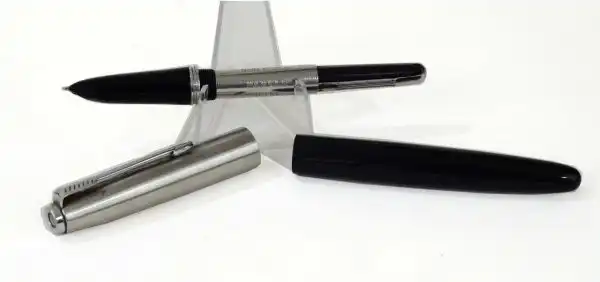 Vintage parker 21 fountain pen with steel medium nib - USA - Image 2