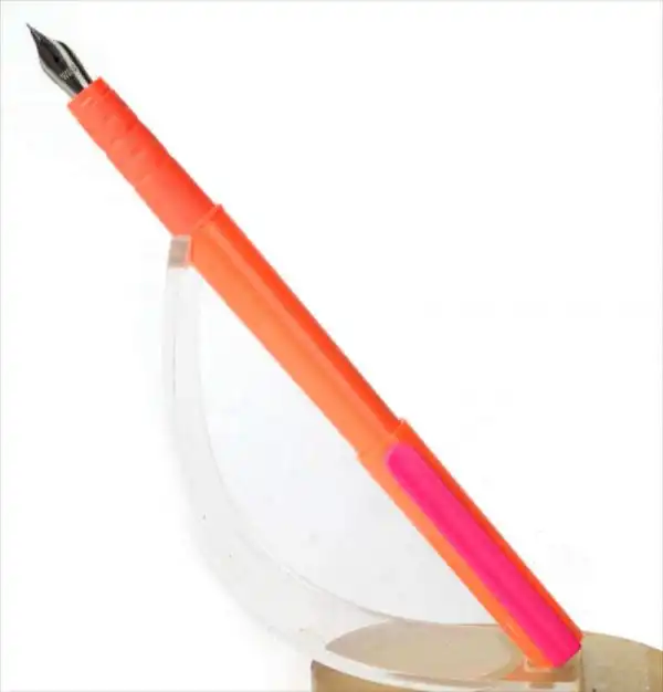 WH smith school cartridge fountain pen with English needle F nib - Image 3