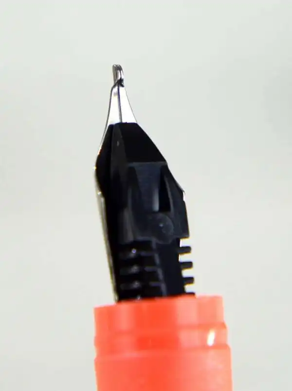 WH smith school cartridge fountain pen with English needle F nib - Image 5