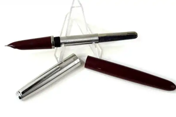 Parker 21 Vintage fountain pen burgundy barrel with steel F nib  - mint - Image 4