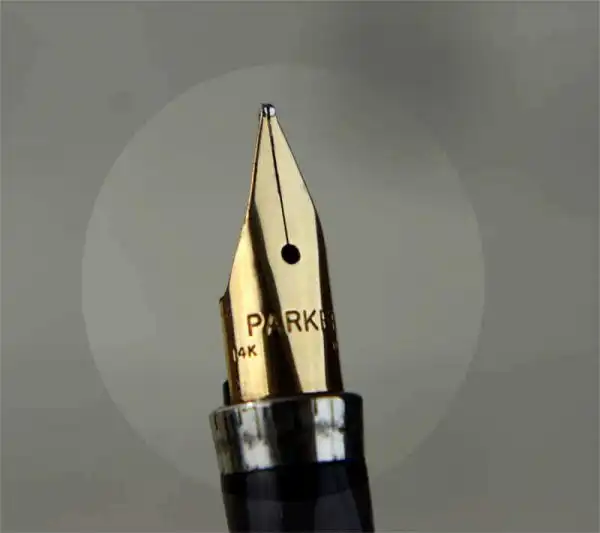 Vintage parker 75 cisele gold plated fountain pen with 14K solid gold M nib - Used - Image 8