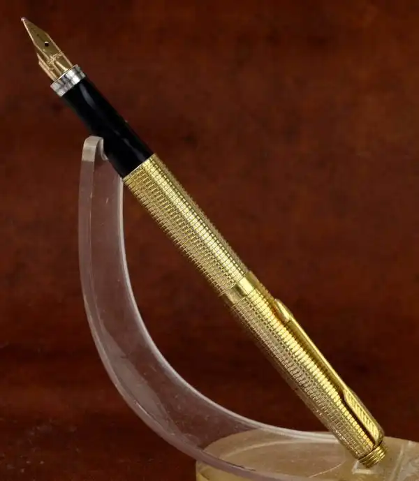 Vintage parker 75 cisele gold plated fountain pen with 14K solid gold M nib - Used - Image 2