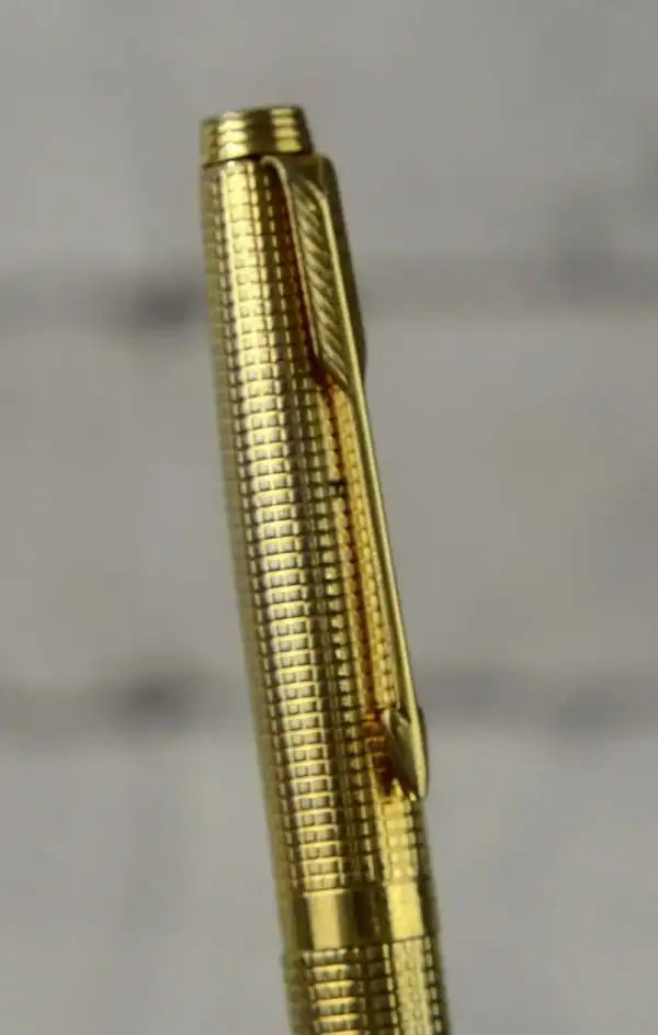 Vintage parker 75 cisele gold plated fountain pen with 14K solid gold M nib - Used - Image 9