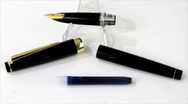 Vintage pilot Elite 95s full size fountain pen with 18K solid gold Fine Script nib - Image 3