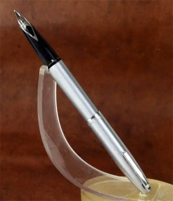 Vintage Sheaffer Imperial 444  fountain pen with Steel Inlaid M nib - Used - Image 2