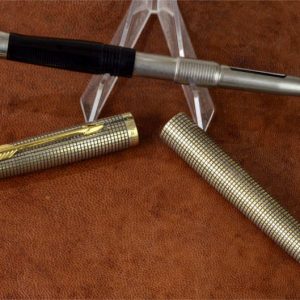 vintage-parker-75-sterling-vermeil-barrel-fountain-pen-14Karat-solid-gold-Medium-nib