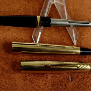 parker-45-insignia-gold-filled-barrel-fountain-pen-14K-solid-gold-Medium-nib-USA