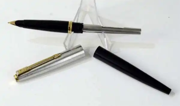 Vintage parker 45 forest green fountain pen with 14K solid gold M nib - Image 2