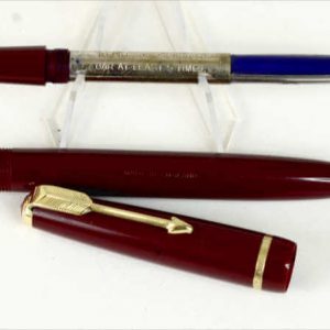 vintage-parker-slimfold-burgundy-barrel-fountain-pen-14K-sold-gold-nib-England