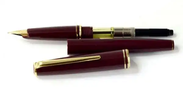 Vintage Montblanc classic Piston converter fountain pen 14K gold M nib - mint - Image 2