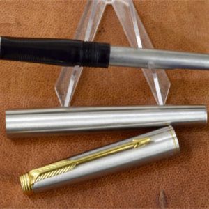 vintage-parker-75-brushed-chrome-fountain-pen-14K-solid-gold-Medium-nib0-USA
