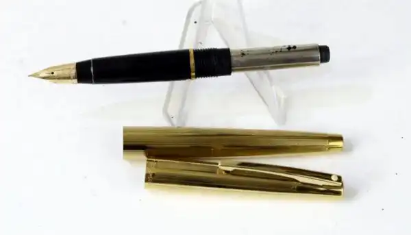 Vintage sheaffer stylist 727 fountain pen 14K solid gold M nib - Mint - Image 2