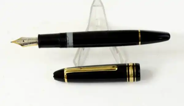 Montblanc Meisterstück 146 Piston Filler gold trim fountain pen 14K  Gold M nib  - Mint - Image 2