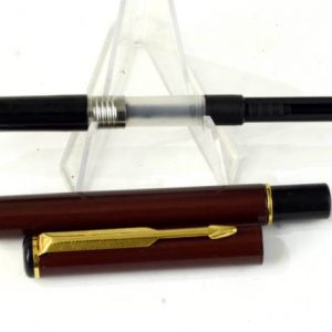 parker-rialto-burgundy-barrel-fountain-pen-gold-plated-Broad-nib-UK