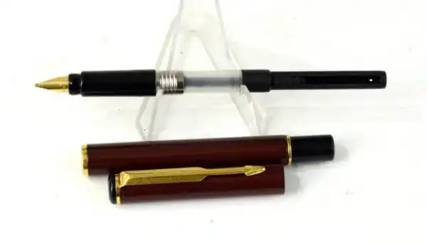 Parker rialto vintage fountain pen - Fine gold plated B Nib  - mint - Image 2