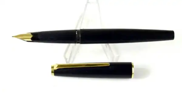 Vintage Montblanc 220 Piston filler fountain pen 14K gold F nib - clean - Image 2