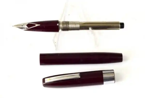 Sheaffer Quasi Imperial 330 burgundy fountain pen with Steel Inlaid F nib - USA - Image 2