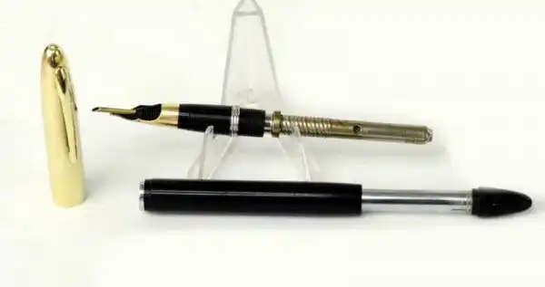 Vintage Sheaffer crest snorkel fountain pen  with 14K solid gold M nib - Used - Image 2