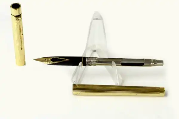 Vintage sheaffer targa 1005s slim fountain pen with 14K solid gold broad nib - Clean - Image 2