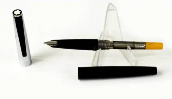 Vintage Montblanc caressa 422 fountain pen with steel M nib - Used - Image 2