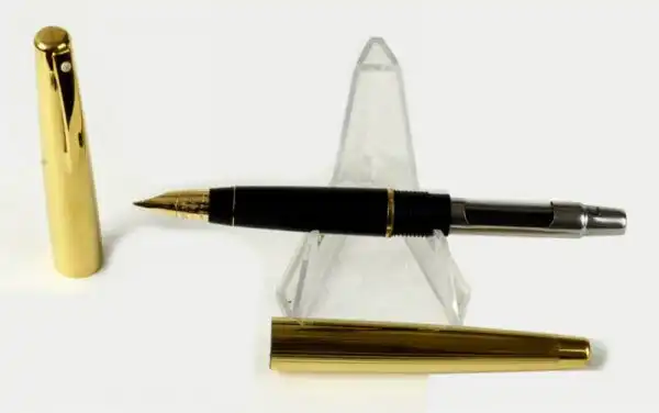 Vintage sheaffer stylist 777 fountain pen 14K solid gold F nib - Clean - Image 2