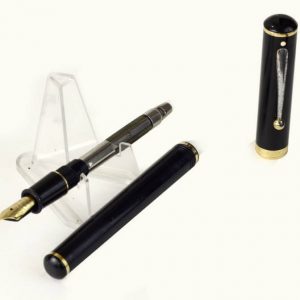 vintage-Sheaffer-Connaisseur-fountain-pen-18K-solid-gold-Medium-nib-USA