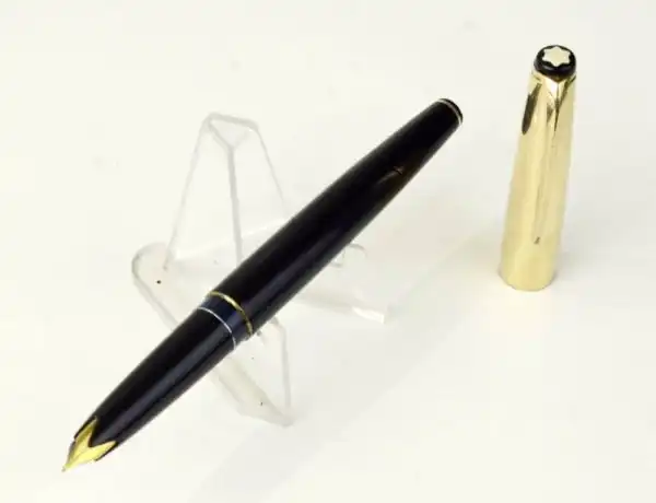Vintage Montblanc meisterstuck 74 piston filler fountain pen with 18K solid gold M nib - mint - Image 2