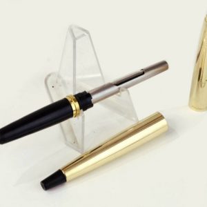 vintage-parker-45-insignia-gold-rolled-fountain-pen-14K-solid-gold-Fine-nib-england