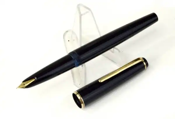 Vintage Montblanc 32 piston filler fountain pen 14K gold F nib - clean - Image 2