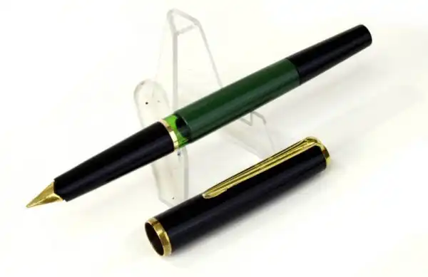 Vintage Pelikan MK10 piston filler fountain pen with gold plated F nib - Clean - Image 2