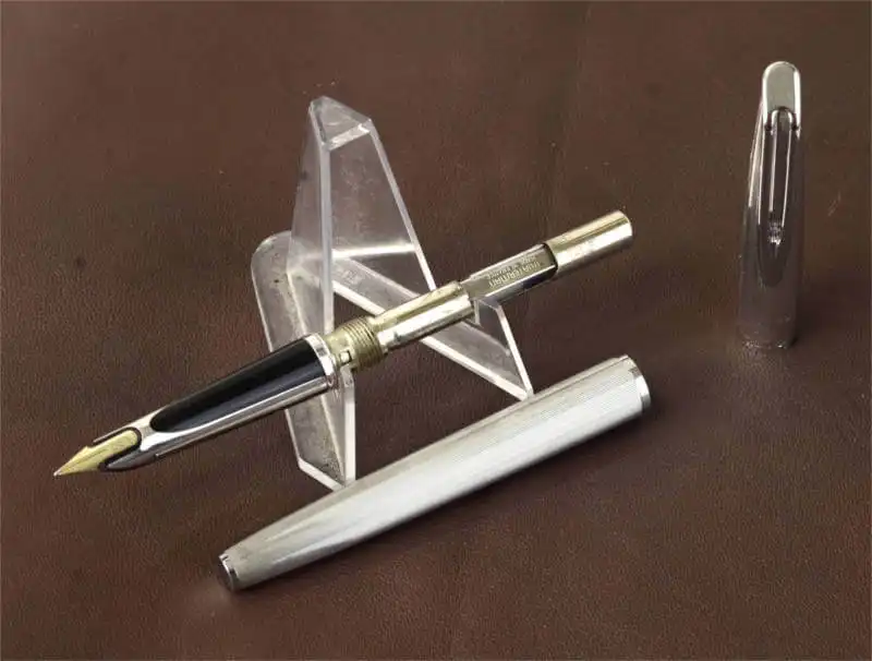 Vintage waterman silver moire fountain pen - 18K solid gold M nib - mint - Image 2