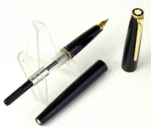 Vintage Montblanc 221 black fountain pen 14K gold F nib - Used - Image 2