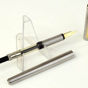 vintage-montblanc-noblesse-slimline-metalic-barrel-fountain-pen-14K-solid-gold-Medium-nib-Germany