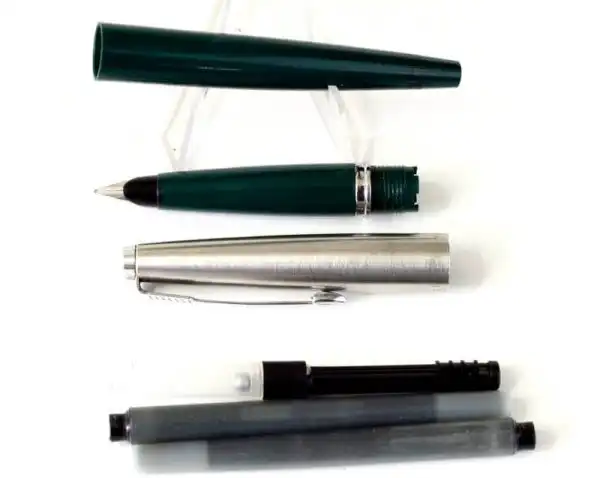 Vintage parker 45 green barrel fountain pen with semi hooded steel M nib  - Used - Image 2