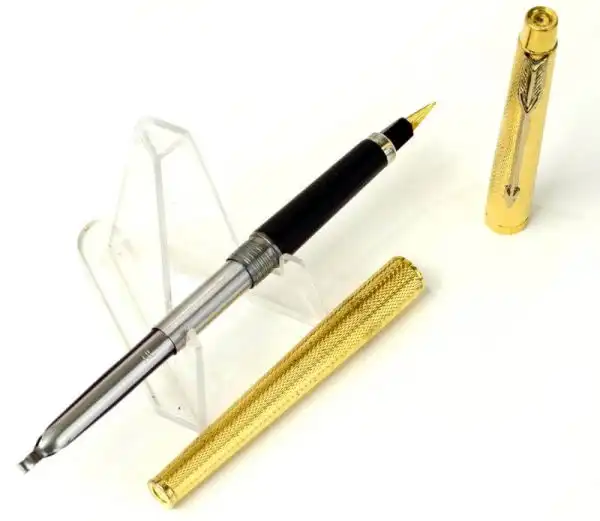 Vintage parker international classic golden fountain pen with plated M nib - Image 2