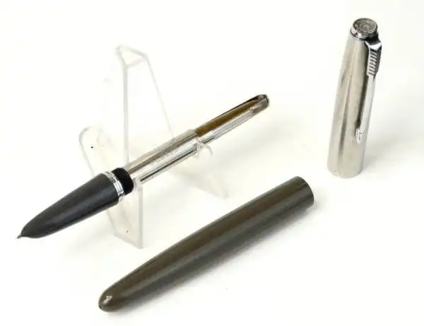 Vintage parker 21 dove grey  fountain pen with steel fine nib - Used - Image 2
