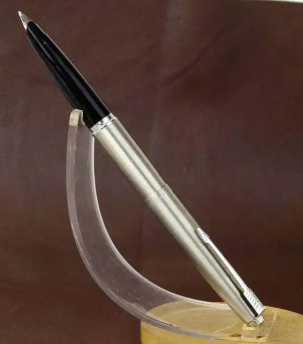Vintage parker 45 flighter fountain pen with M nib -  clean - Image 2