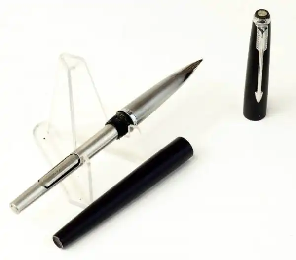 Parker 50 falcon fountain pen black fountain pen - embedded M Nib - NOS - Image 2
