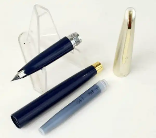 Vintage Platinum 200 black fountain pen - semi-hooded steel F nib - Used - Image 2